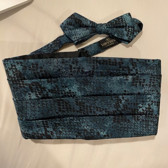 Valentino | Accessories | Valentino Silk Cummerbund Bow Tie  display picture 1